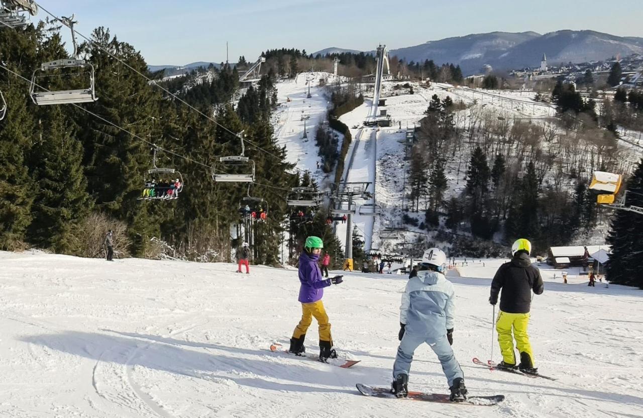 Pistenblume Apartment - Skipiste, Stadtzentrum Winterberg Esterno foto